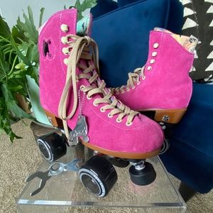 MOXI Lolly Suede Roller Skates in Discontinued Fuschia Pink – Size M6/W7.5